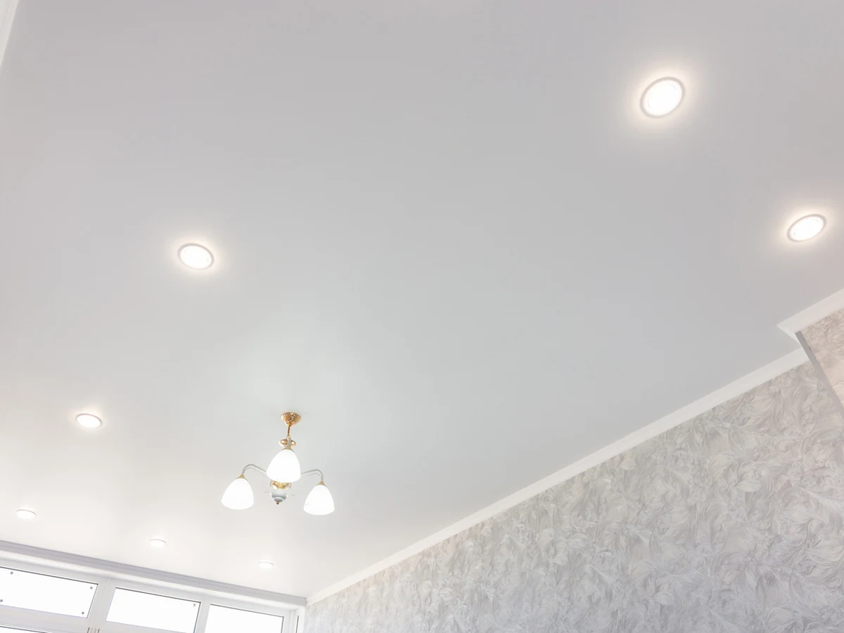 White ceiling painted to a smooth finish by professional ceiling painters in Bridgend