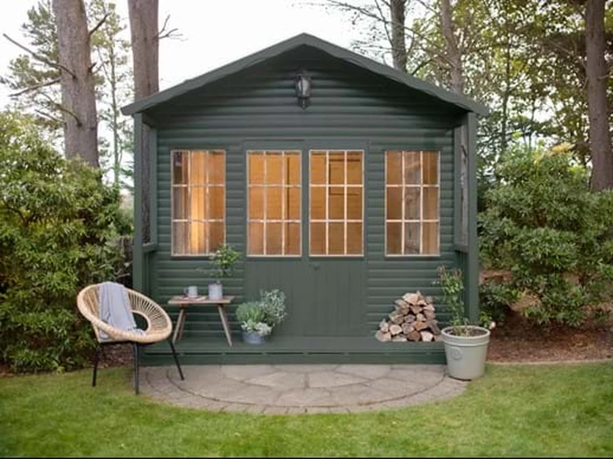 wood-painting-dark-green-garden-bridgend-decorators Exterior wood painting in dark green by Bridgend Decorators
